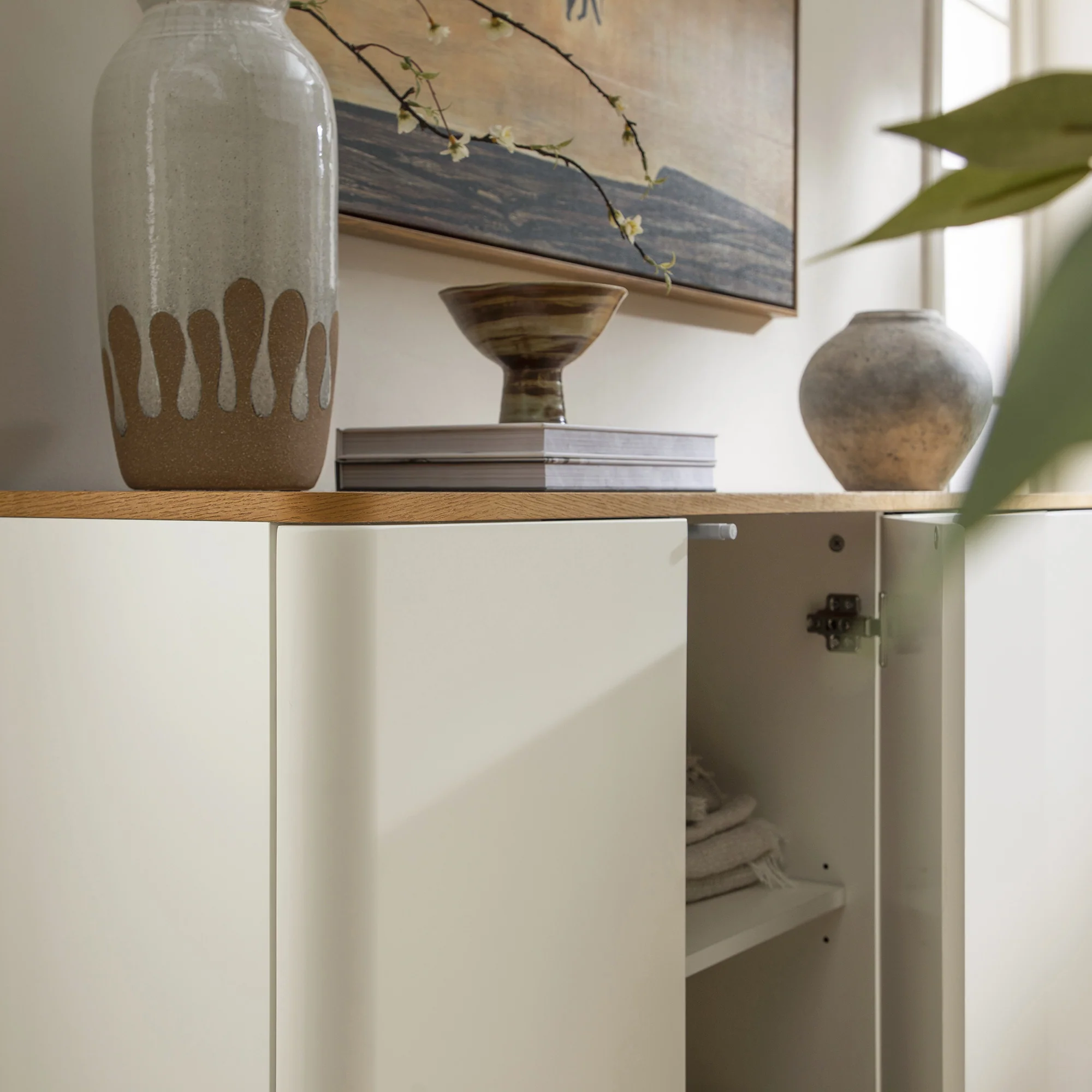 Agnes Curved Edge 150cm Wide Sideboard, Off White with Oak Top - Image 4