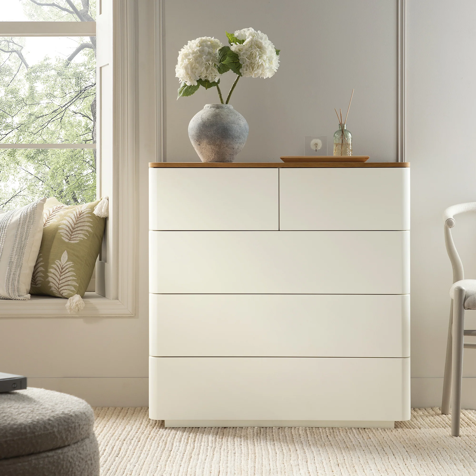 Agnes Curved Edge 2 over 3 Chest of Drawers, Off White with Oak Top - Image 2