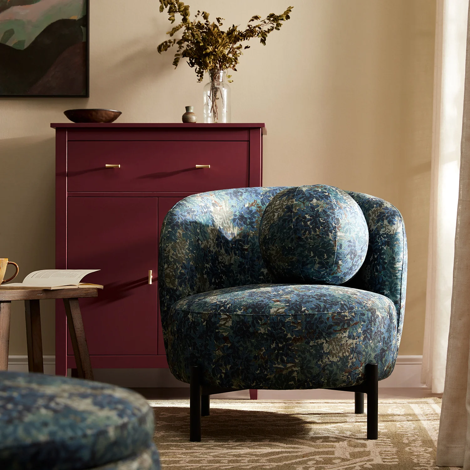 Amboise Armchair with Ball Cushion, Julien Linen Blend - Image 2