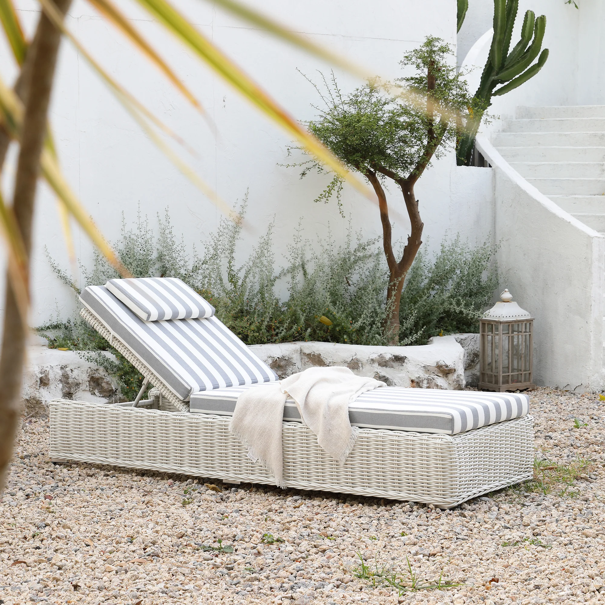 Bellagio Round Wicker Sun Lounger with Headrest, White with Blue Stripes