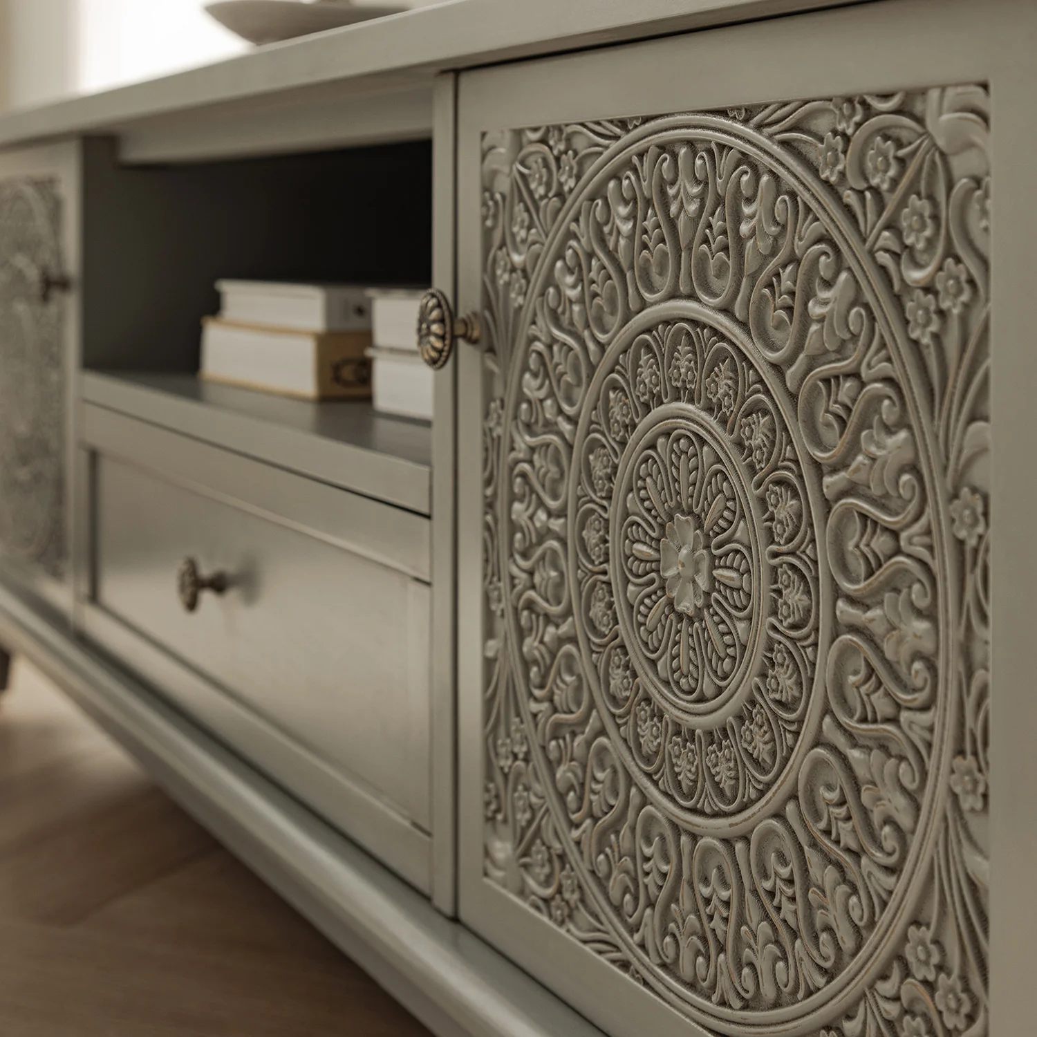 Chantilly Mid Grey 150cm Wide TV Unit - Image 4