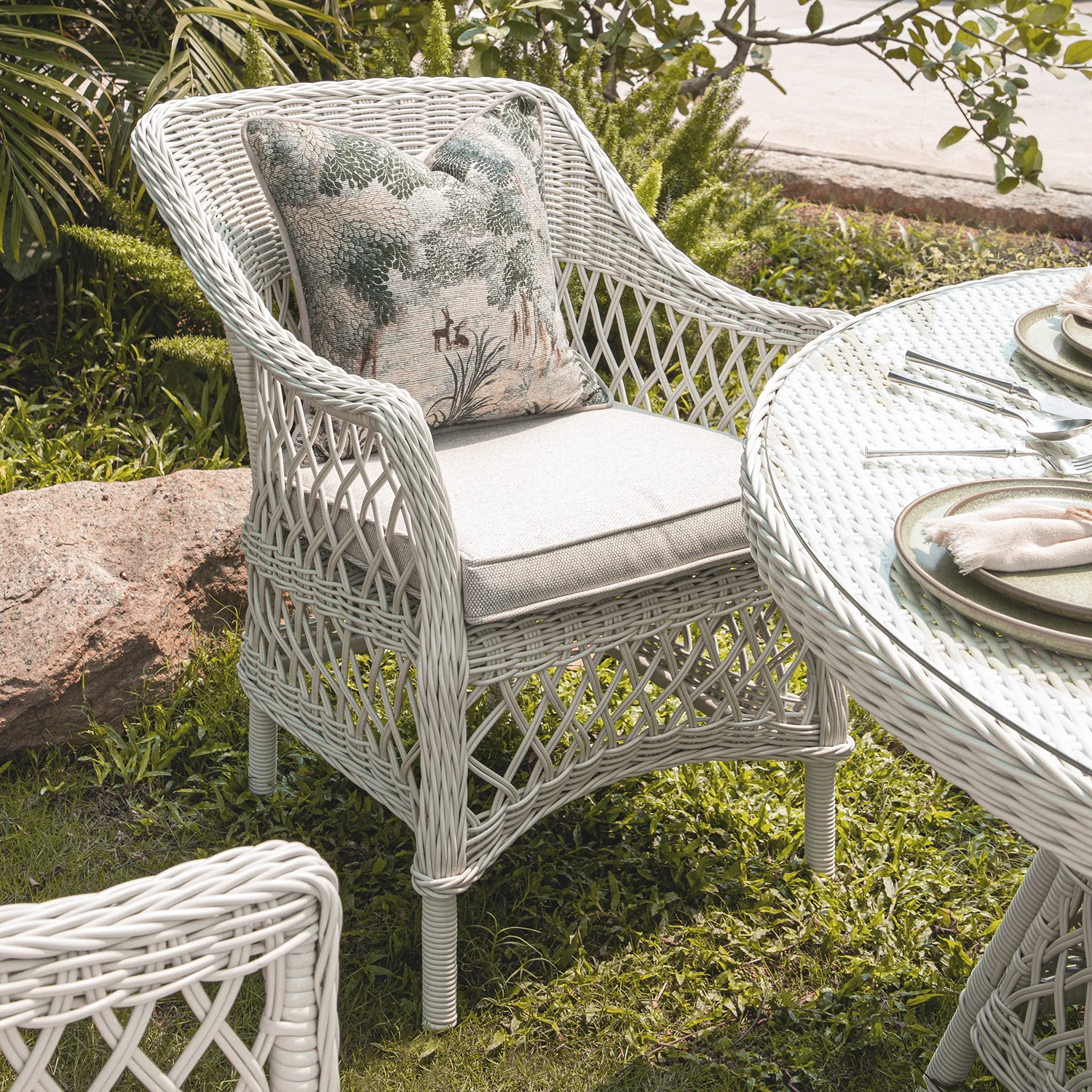 Willowbrook Lattice Weave Rattan 6-Seater Round Dining Set, White - Image 4